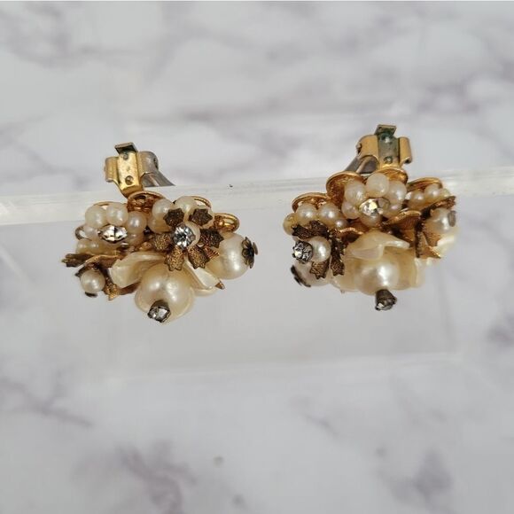 Beau Jewels Gold Toned Filigree Vtg Cluster Clip On Earrings Faux Pearl Shells - Picture 7 of 14